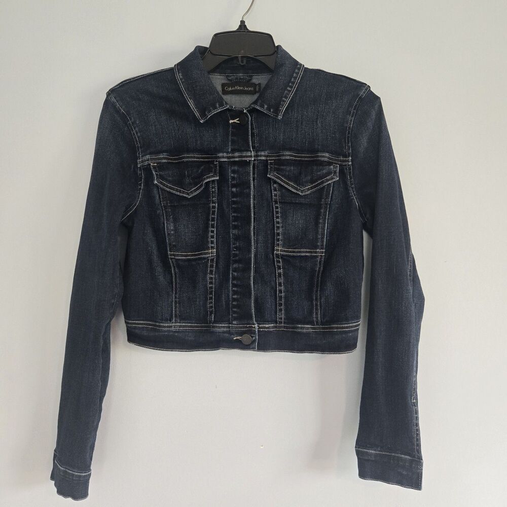 Calvin Klein Jeans Women’s Cropped Denim Trucker Jacket Dark Wash Size Small - Picture 2 of 8